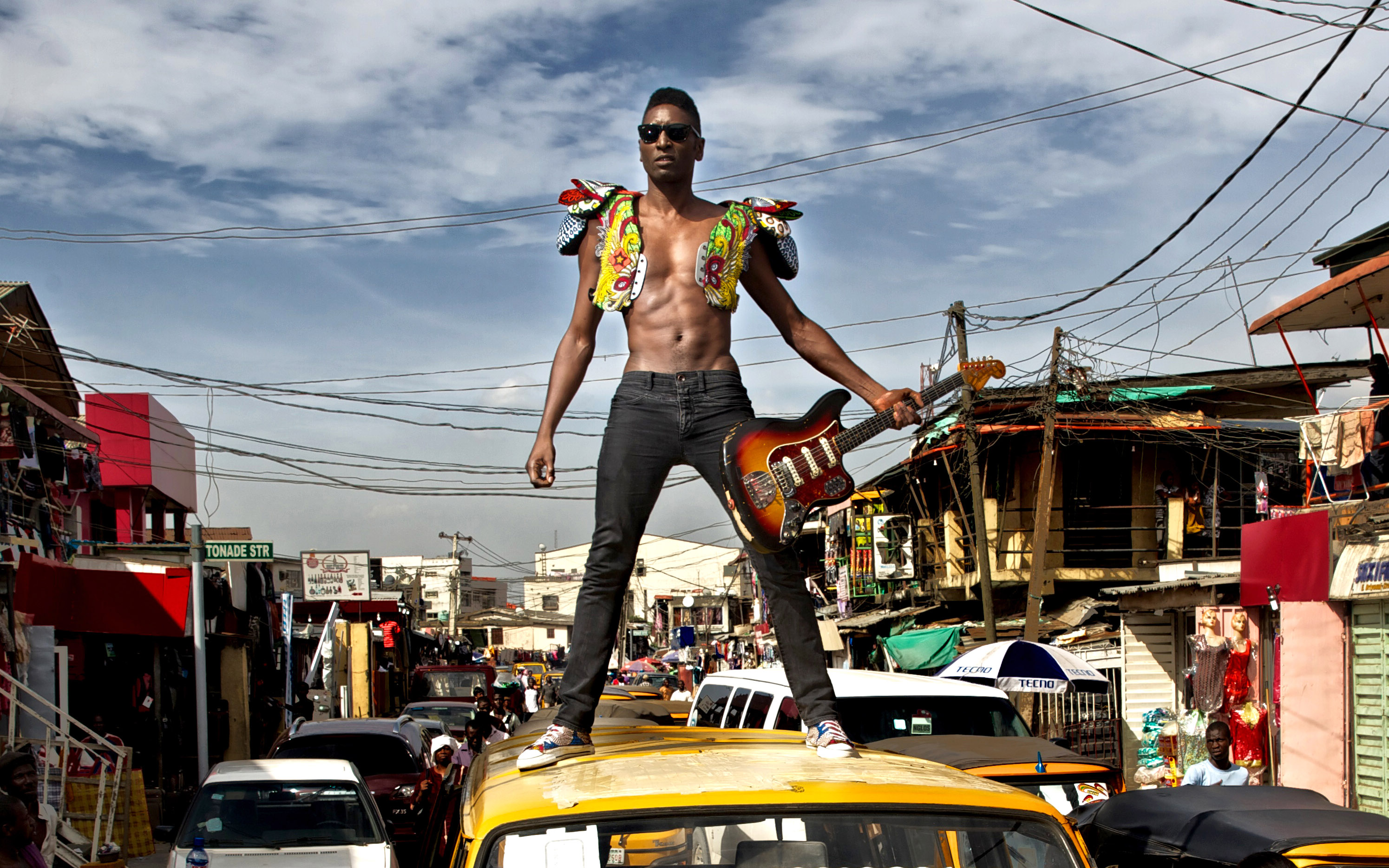 Keziah jones. Хулио сантана. Джонс день. Tom jones. Jon jones ufc.